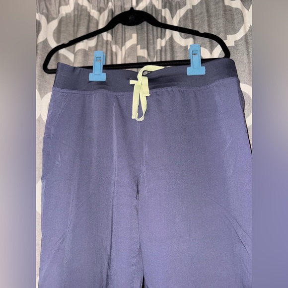 FIGS SCRUB SET - Picture 8 of 14